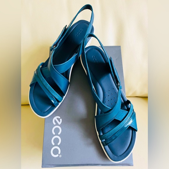 NEW IN BOX Felicia Sandal Dark Petrol Leather
Adjustable Strap Wedge Sandal. - Picture 12 of 14